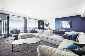 Circle on Cavill Sub Penthouse w/ 4 bedrooms